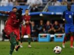tendangan-keras-eder-yang-berujung-gol_20160711_055438.jpg