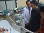 tjahjo-kunjungi-korban-ledakan_20161120_122405.jpg
