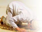 tribunnews-ilustrasi-seorang-sedang-sholat-sunnah.jpg