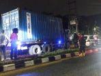 truk-kontainer-bermuatan-terlihat-ringsek-di-tanjakan-Mazda-Balikpapan.jpg