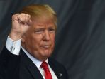 trump-kepalkan-tangan_20170818_164815.jpg