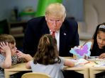 trump-kunjungi-anak-anak_20180826_232010.jpg