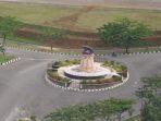 tugu-patung-macan-dahan-di-bundaran-pertigaan-kompleks-perkantoran.jpg