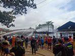 upaya-pemadaman-oleh-pmk-gabungan-dalam-musibah-kebakaran.jpg