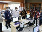 wakil-bupati-kutai-timur-kasmidi-bulang-saat-meninjau-persiapan.jpg