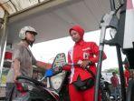 warga-isi-bbm-di-spbu-balikpapan.jpg