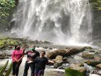 wisata-air-terjun-inar-di-kubar.jpg