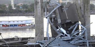 12 Ponton Siap Tarik Badan Jembatan