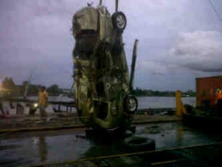 Satu Bangkai Mobil Runtuhnya Jembatan Kukar Berhasil Diangkat