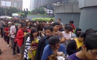 Antre tiket Lady Gaga 150 Meter Lebih