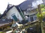 Rumah Ambruk Straat I Terpaksa Dirubuhkan