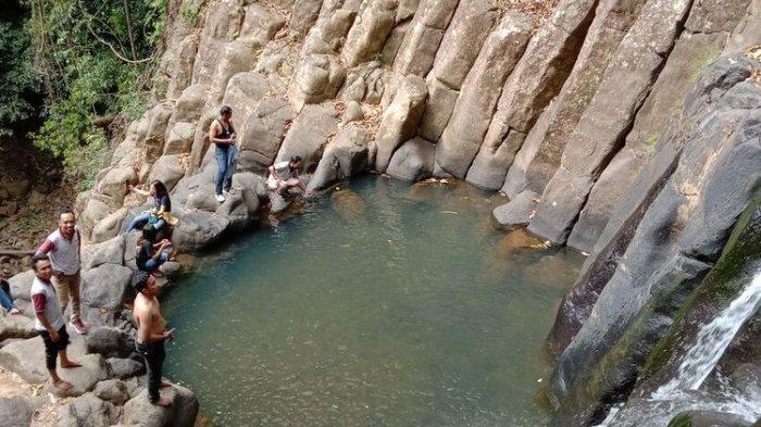 Air terjun Cunca Jami berada di Desa Cunca Wulang, Kecamatan Mbeliling, Manggarai Barat, salah satu wisata air terjun di NTT.