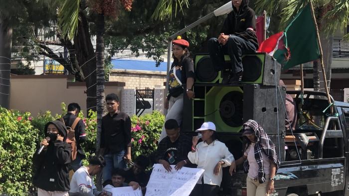 Peringati Sumpah Pemuda, PMKRI Kupang Demo di Mapolda NTT, Ini 7 Tuntutan Mereka