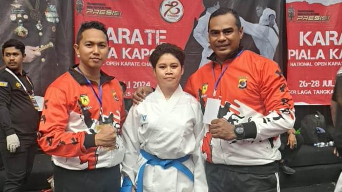 Andri Putra Willem Erasmus bersama anak asuhnya