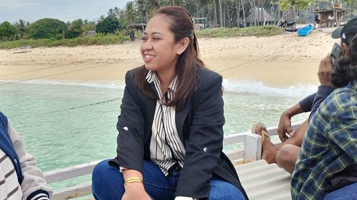 Wabup Rote Ndao Terobos Selat Loekeli Demi Mengobati Rasa Rindu Warga Pulau Ndao