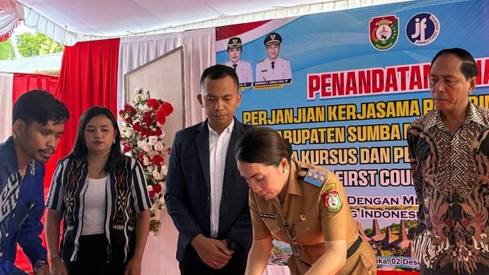 Bupati SBD, Ratu Ngadu Bonu Wulla tandatangan kerjasama