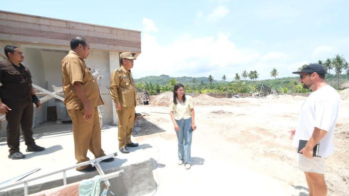 Tinjau Pembangunan Hotel Sanubari, Bupati  Sumba Barat Beri Bantuan Sumur bagi Sekolah Sekitar