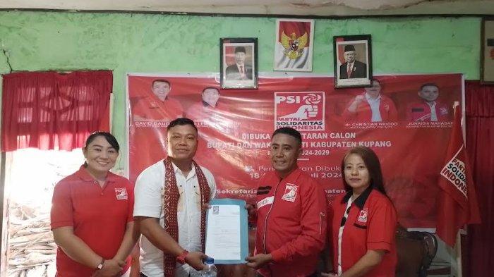 Pilkada Kabupaten Kupang, Wartawan Chris Bani Daftar di Nasdem dan PSI