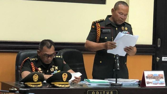 TERUNGKAP! Lettu Ahmad Cambuk dan Tendang Prada Lucky Namo di Ruangan Staf Intel
