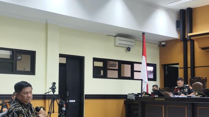KETERANGAN - Ahli hukum Pidana Dr Deddy Manafe dari Undana sedang memberikan keterangan dalam perkara kematian Prada Lucky Namo di Pengadilan Militer III-15 Kupang, Selada (18/11/2025).