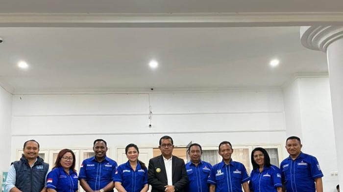 Ketua DPD Partai Demokrat Provinsi Nusa Tenggara Timur (NTT) Leonardus Lelo bersama Sekretaris DPD Daniel Samuel Hake atau Sam Hake bertemu Gubernur NTT Emanuel Melkiades Laka Lena di Rumah Jabatan Gubernur NTT, Rabu (01/10/2025) pukul 22.00 Wita.