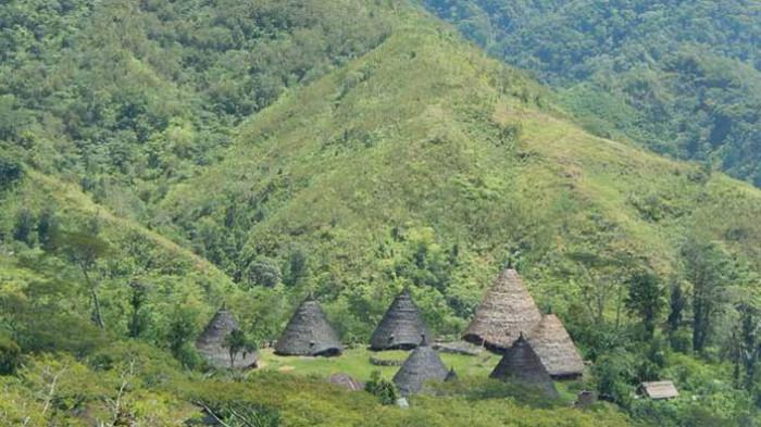 Desa Wae Rebo di Kabupaten Manggarai, Flores, Nusa Tenggara Timur.