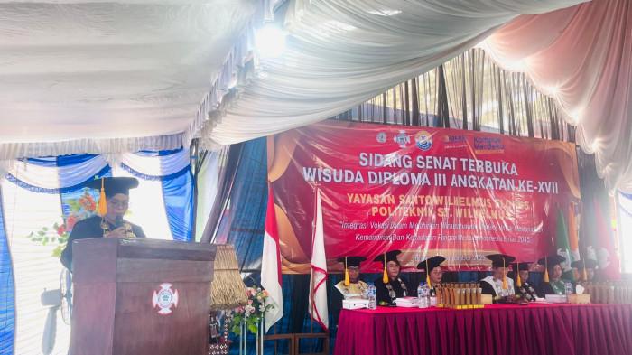 Pesan Kritis Dirut Politeknik St Wilhelmus Boawae Nagekeo Beri kepada Wisudawan