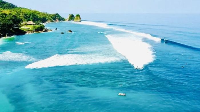 Eksklusivitas Ombak Pantai Nihiwatu