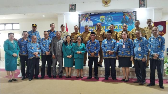 Foto bersama usai pelantikan TP PKK Kecamatan yang berlangsung di Aula Mutis