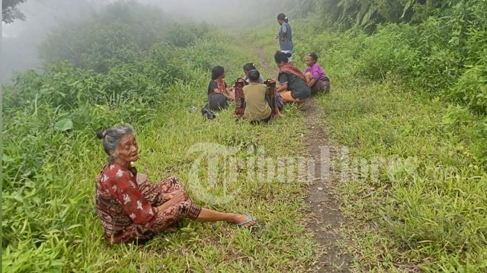 Ibu Hamil yang Melahirkan di Jalan Dirujuk ke RSUD TC Hillers Maumere