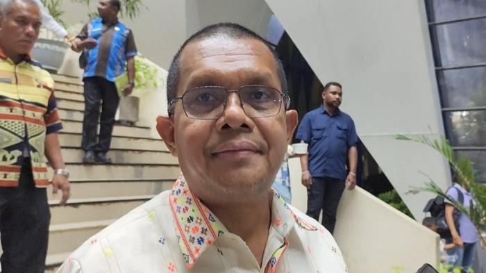 GUBERNUR - Gubernur NTT Melki Laka Lena meminta BPBD dan instansi terkait di Pemprov NTT agar segera memberikan dukungan penanganan gempa bumi di Flores Timur, Kamis, (9/4/2026).