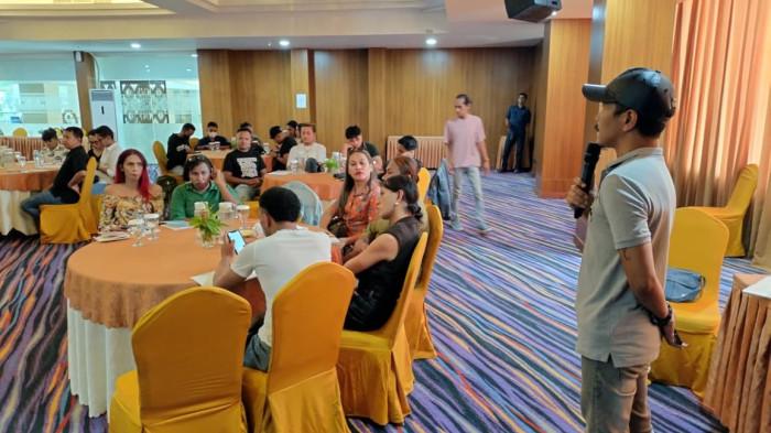 IMoF NTT - Ketua IMoF NTT, Ridho Herewila dalam kegiatan peningkatan kapasitas HAM bagi anggota Komunitas IMoF NTT