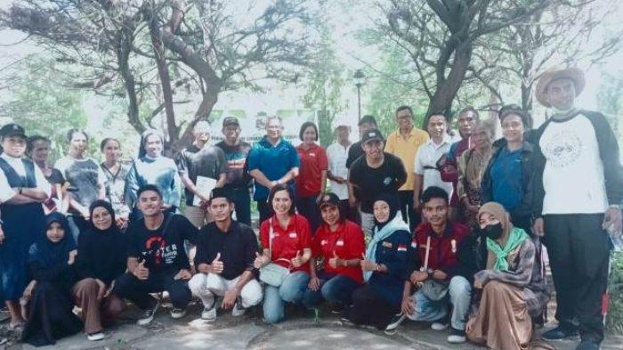 Hari Lingkungan Hidup Sedunia, Mahasiswa IKIPMUH Maumere Bakti Sosial di Taman Kota