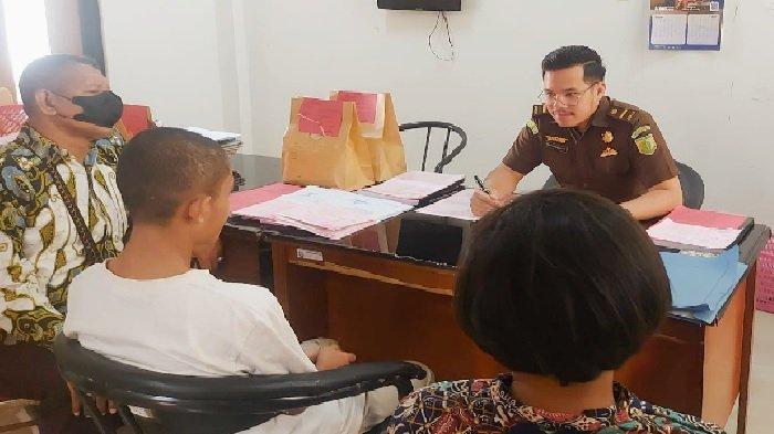 Kejaksaan Negeri Ende Terima Tersangka dan Barang Bukti Kasus Pemerkosaan di Nangapanda