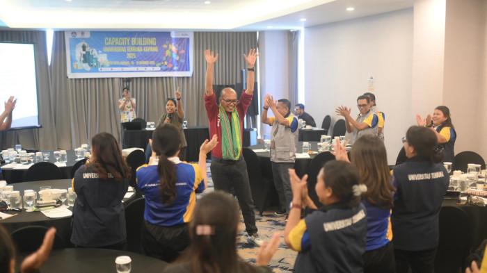 Kepala Pusat Pengembangan SDM Universitas Terbuka DR. Agus Joko Purwanto memberikan materi