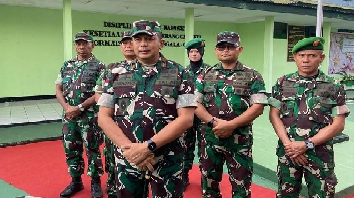KETERANGAN - Komandan Korem 161/Wira Sakti Brigjen TNI Hendro Cahyono saat memberikan keterangan.