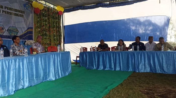 Komite SMPN 1 Poco Ranaka Gelar Dialog Publik Menjajal Masa Depan Dunia di Balik Pendidikan Matim