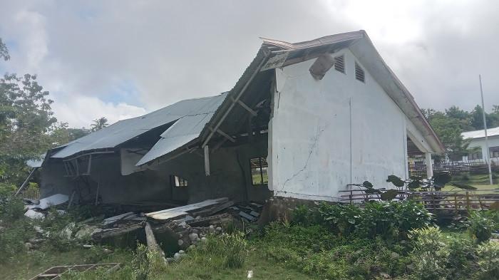 Kondisi gedung SMP Negeri Halioan yang rusak berat