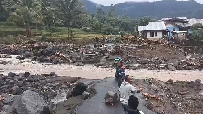 LIPSUS: Banjir Bandang Seret Sembilan Warga, 3 Orang Tewas dan  6 Hilang