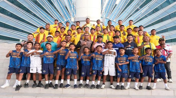 Wagub NTT Lepas Kontingen Sepak Bola NTT Menuju Piala Mepora 2025