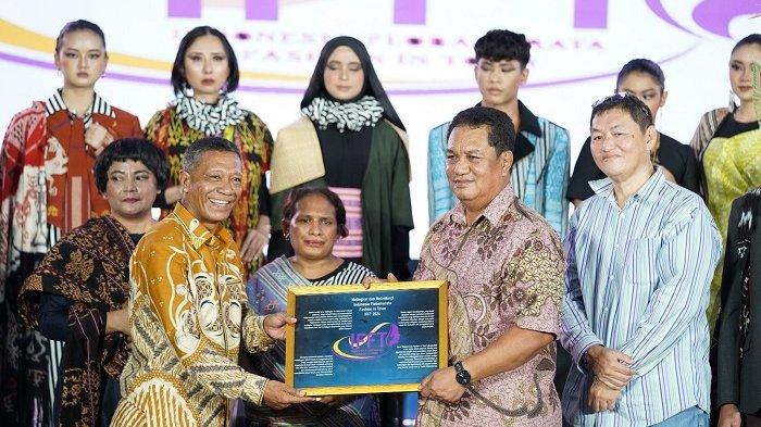 Polce Ruing bersama Diaspora NTT - Jakarta Pelihara Warisan Budaya NTT Lewat Tenun