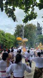 Jelang Hari Raya Nyepi, Ratusan Umat Hindu Kota Kupang Gelar Upacara Melasti di Pantai Oeba