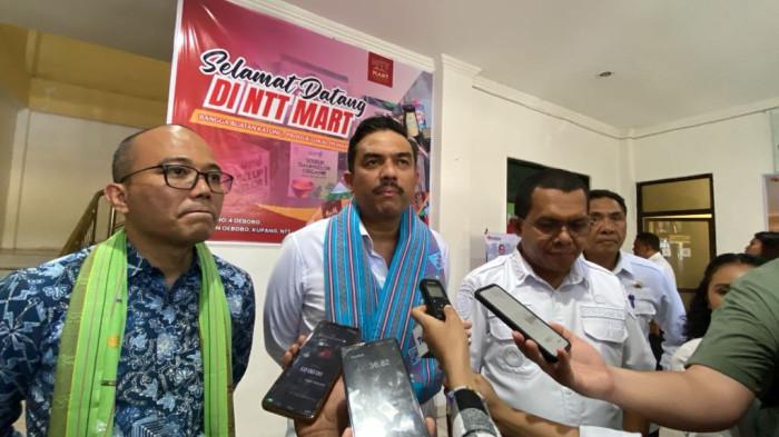 Menteri UMKM RI Maman Abdurrahman Kunjungi dan Berbelanja di NTT Mart
