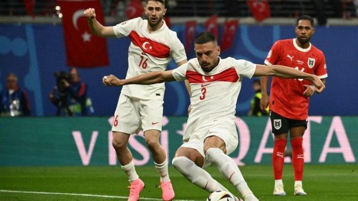 Merih-Demiral-Timnas-Turki.jpg