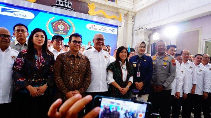 PENGUKUHAN PWI PUSAT - Menteri Komunikasi dan Digital (Menkomdigi), Meutya Hafid dan Wamenkomdigi, Nezar Patria menghadiri acara pengukuhan Pengurus Persatuan Wartawan Indonesia (PWI) Pusat periode 2025-2030 di Monumen Pers Solo, Jawa Tengah, Sabtu (4/10/2025).