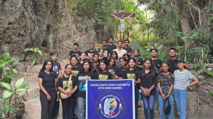 OMK Sta. Maria Annunciata Paroki Santa Maria Assumpta Gelar Kegiatan Rohani di Gua Maria Bikono