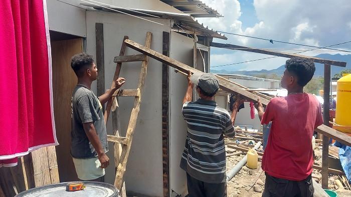 Penyintas Lewotobi di Huntara Sulit Beli Listrik non Subsidi