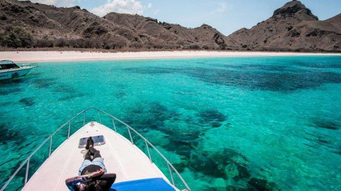 Ilustrasi Pantai Long Beach di Labuan Bajo, Nusa Tenggara Timur (NTT)