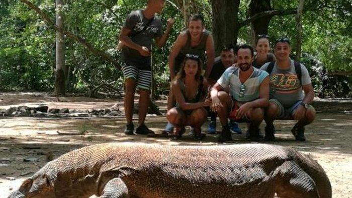 Pebalap MotoGP asal Italia, Valentino Rossi mengunggah foto liburannya di Taman Nasional Komodo, NTT.