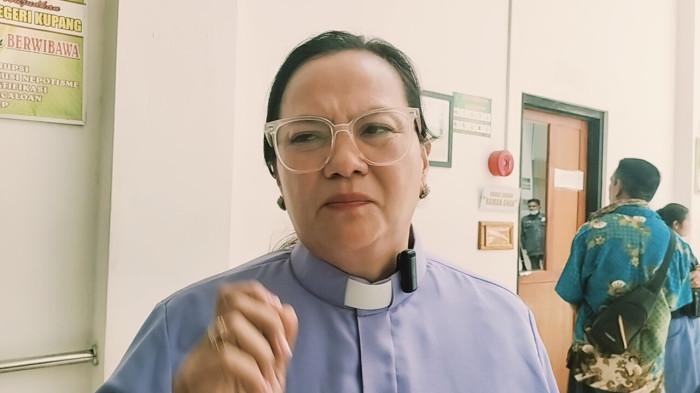 Pendeta Dessy Rondo 4